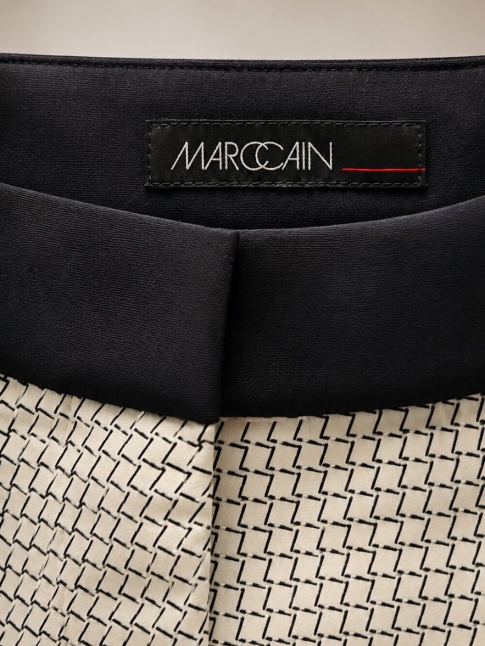 Marc Cain Black & Ivory Patterned Luxury Pants Size N1 / US 2
